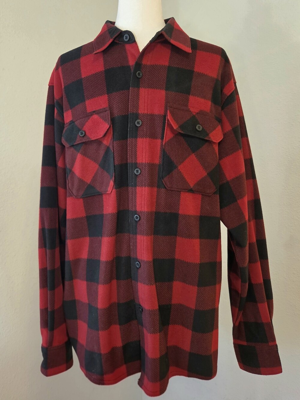 Wrangler Men's Red and Black Buffalo Plaid Button-down Fleece Shirt Large